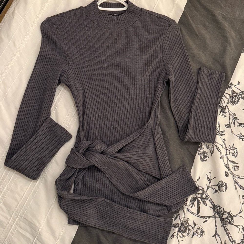 Gray Ribbed Knit Top - Picture 2 of 5